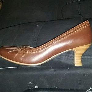Mudd pumps Maple size 7.5